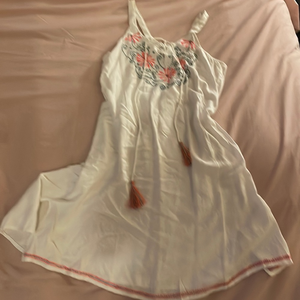 Raya Sun Dress Color White Size M not worn will shrink.   Cotton 60% Rayon 40%